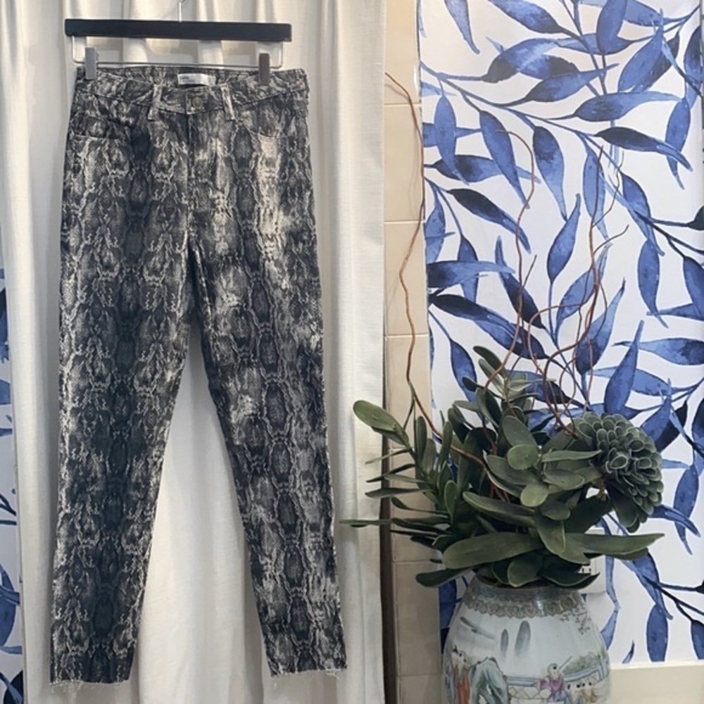 NWOT Women’s Zara Z1975 Snake Skin Print Raw Hem Denim Size 6